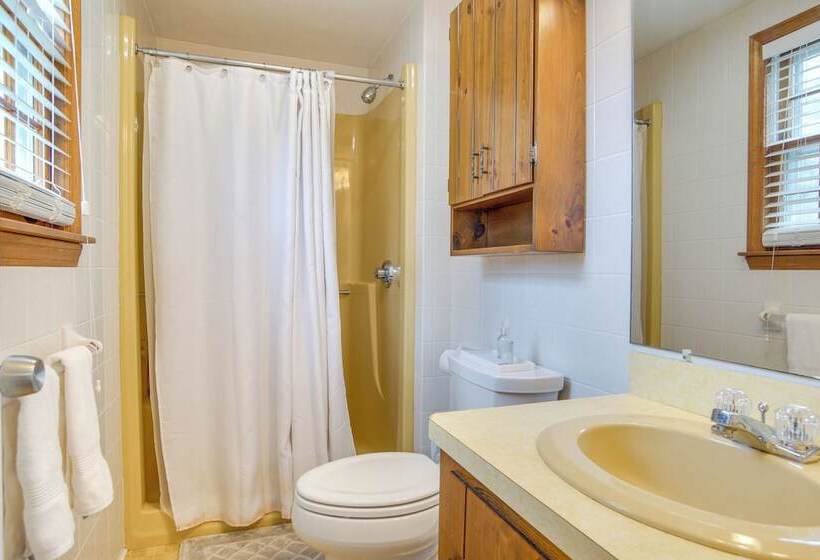 Dennis Retreat: 4 Mi To Mayflower Beach!