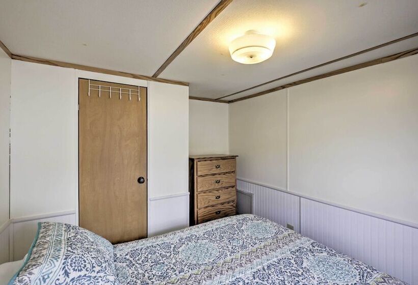 Quaint Silver Springs Cabin W/ Direct Lake Access!