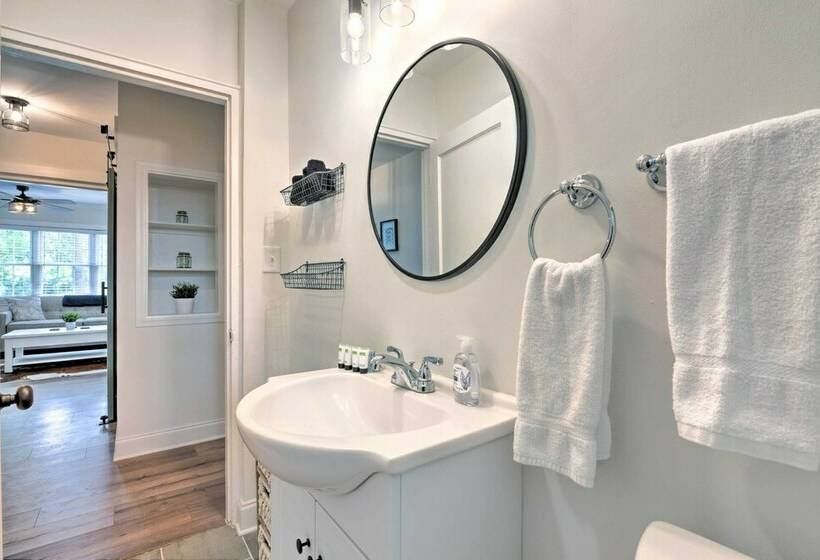 Quiet Modern Farmhouse, 4 Mi To Downtown