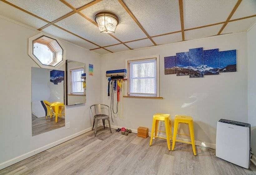 Hot Tub & Resort Amenities: Pocono Lake Retreat!