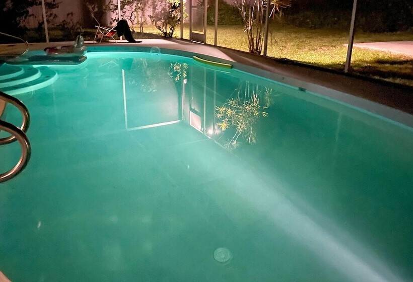 Quiet Venice Retreat With Private Lanai & Pool!