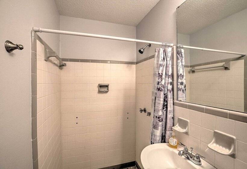 Quiet Venice Retreat With Private Lanai & Pool!