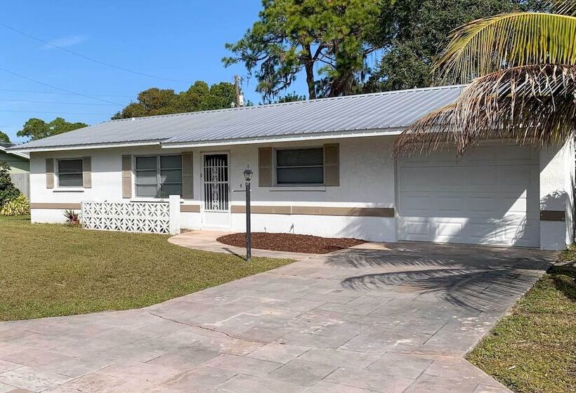 Quiet Venice Retreat With Private Lanai & Pool!