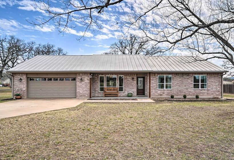 Ranch House W/ Large Backyard   Near Fishing