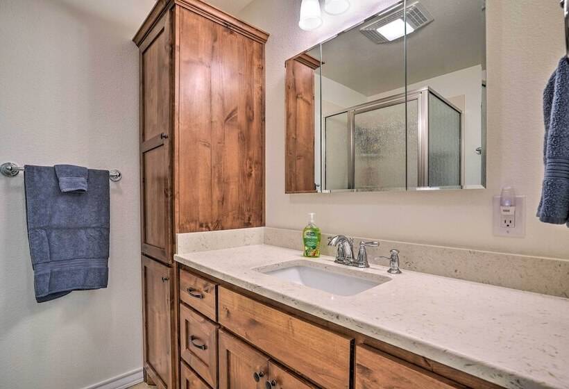 Ranch House W/ Large Backyard   Near Fishing