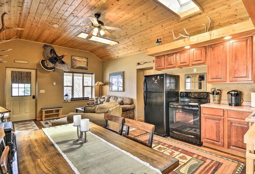 Red Lodge Retreat W/ Hot Tub: 3 Blocks To Downtown