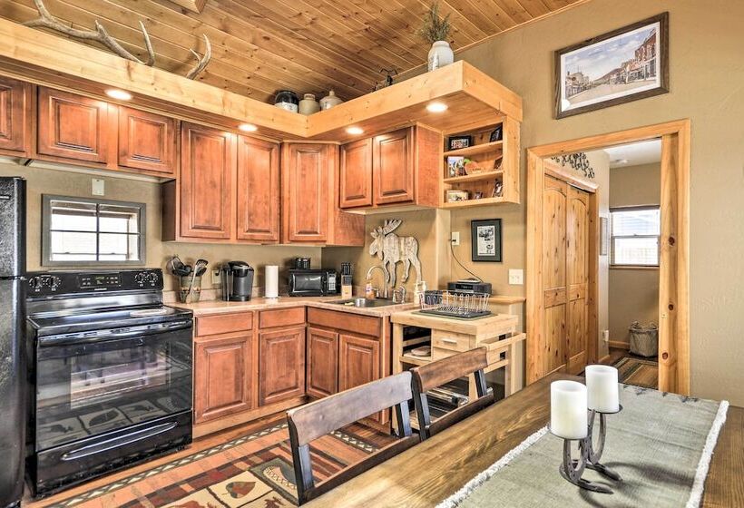 Red Lodge Retreat W/ Hot Tub: 3 Blocks To Downtown