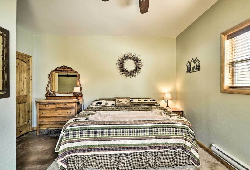 Red Lodge Retreat W/ Hot Tub: 3 Blocks To Downtown