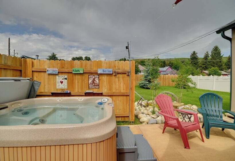 Red Lodge Retreat W/ Hot Tub: 3 Blocks To Downtown