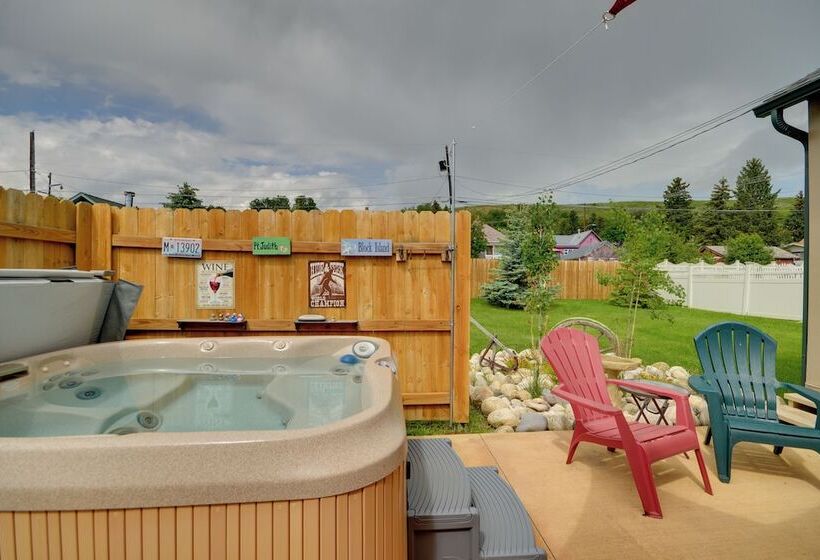 Red Lodge Retreat W/ Hot Tub: 3 Blocks To Downtown
