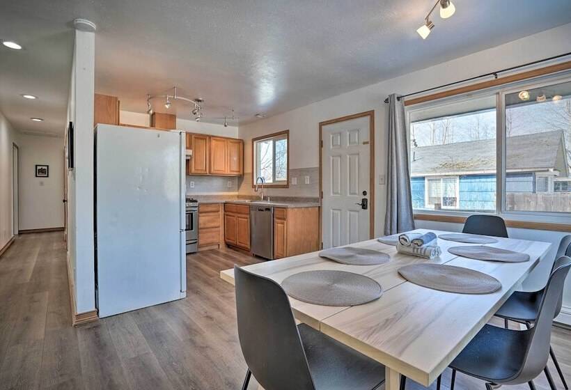 Relaxing Anchorage Home ~ 1 Mi To Downtown!