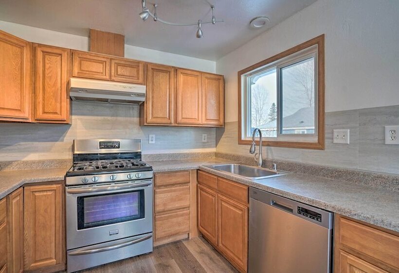 Relaxing Anchorage Home ~ 1 Mi To Downtown!