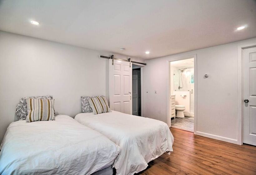 Remodeled East Falmouth Home Close To Beaches!