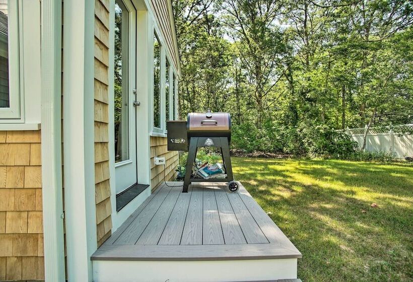 Remodeled East Falmouth Home Close To Beaches!