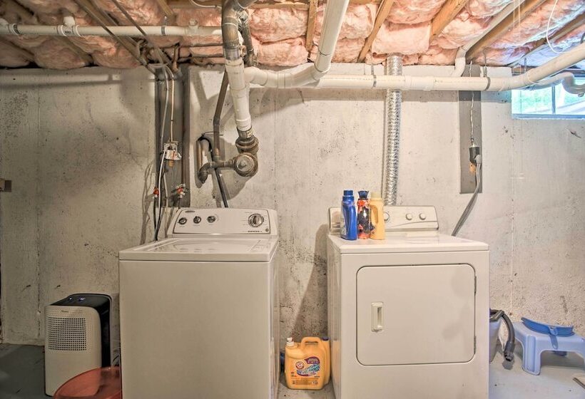 Remodeled East Falmouth Home Close To Beaches!