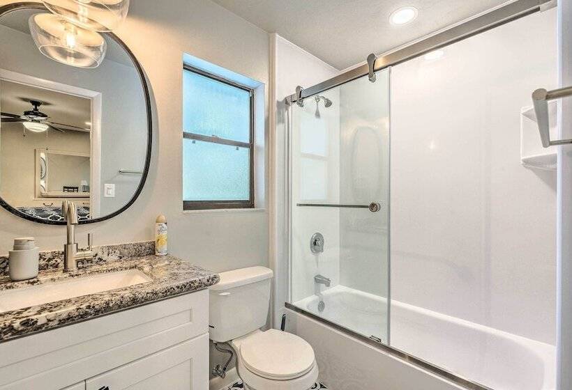 Remodeled Family Home W/ Patio   Walk To Uf!