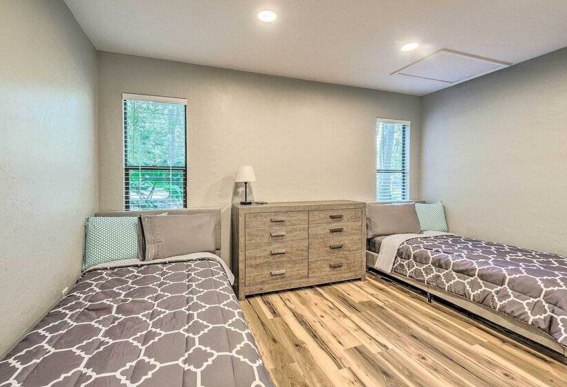 Remodeled Family Home W/ Patio   Walk To Uf!