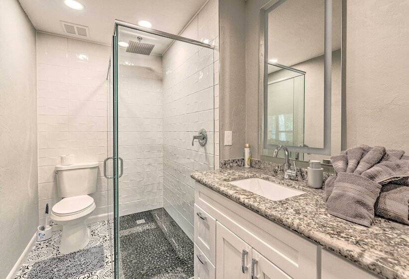 Remodeled Family Home W/ Patio   Walk To Uf!
