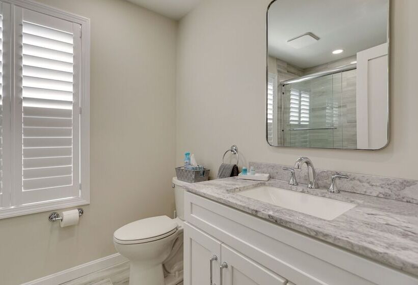 Renovated Family Home On Providence River!