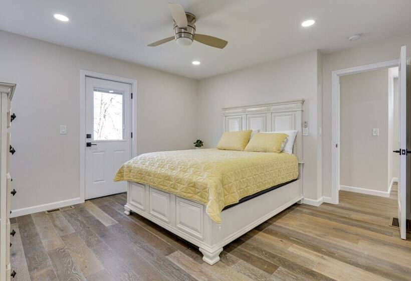 Renovated Family Home On Providence River!