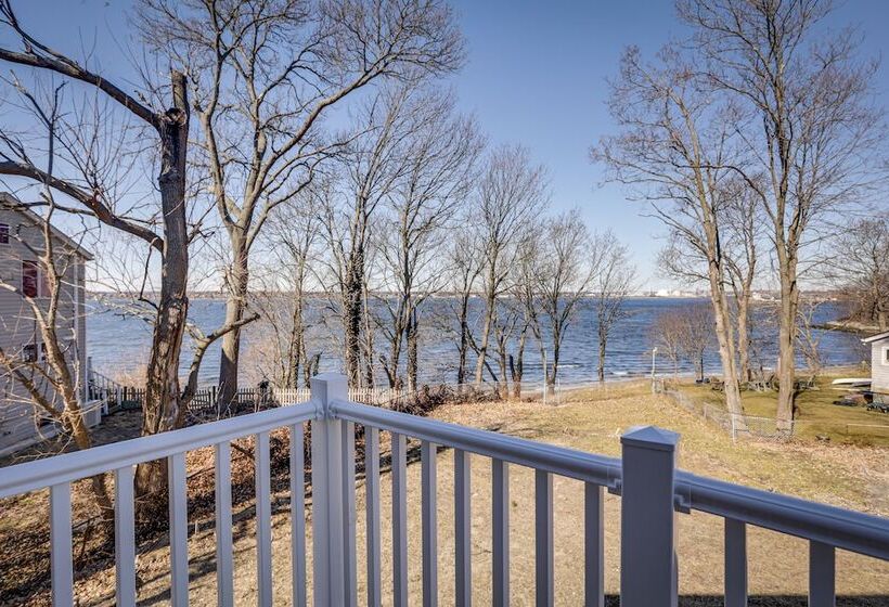 Renovated Family Home On Providence River!