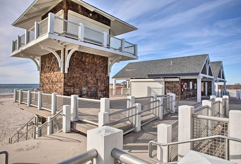 Rhode Island Oceanview Retreat: Walk To Shore!
