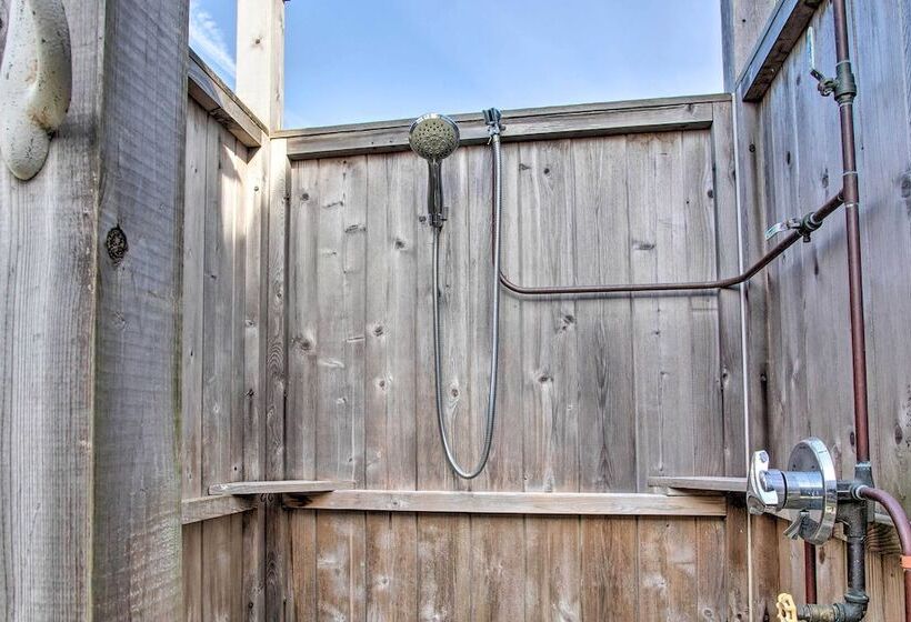 Rhode Island Oceanview Retreat: Walk To Shore!