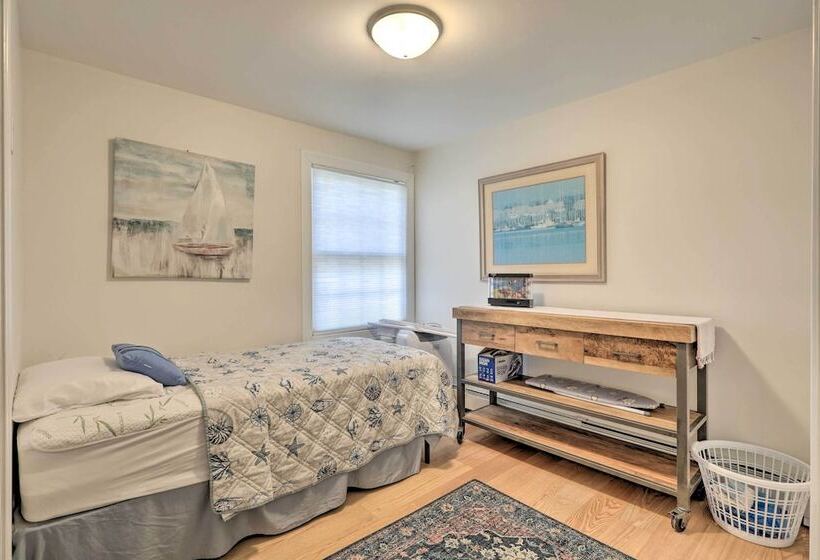 Kayaks, Deck & Pond Access: Rhode Island Retreat!