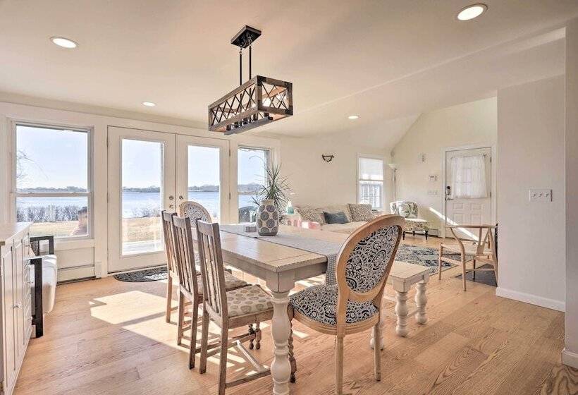 Kayaks, Deck & Pond Access: Rhode Island Retreat!