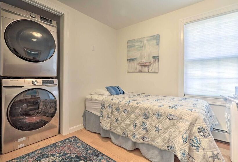 Kayaks, Deck & Pond Access: Rhode Island Retreat!