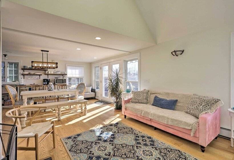 Kayaks, Deck & Pond Access: Rhode Island Retreat!