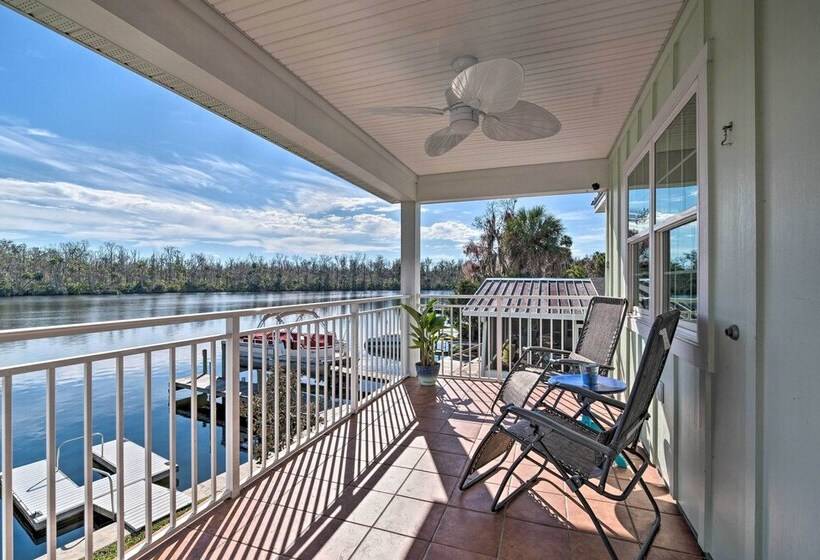 Riverfront Homosassa Retreat W/ Kayak & Boat Dock!