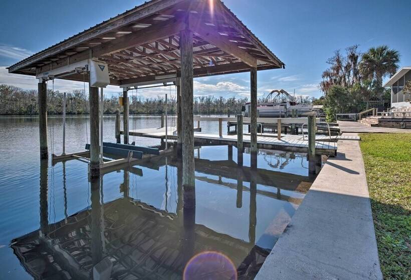 Riverfront Homosassa Retreat W/ Kayak & Boat Dock!