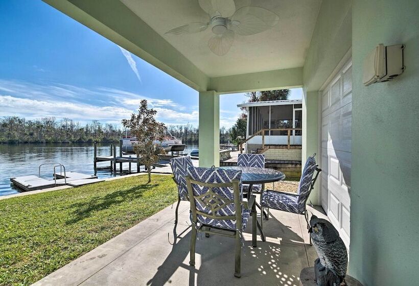 Riverfront Homosassa Retreat W/ Kayak & Boat Dock!