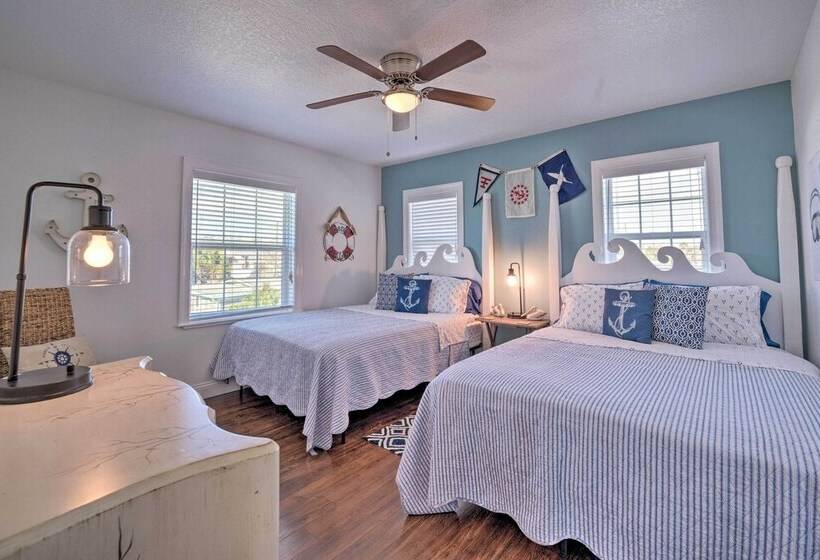 Riverfront Homosassa Retreat W/ Kayak & Boat Dock!