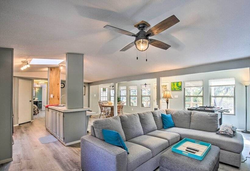 Riverfront Pipe Creek Home W/ Kayaks & Grill!