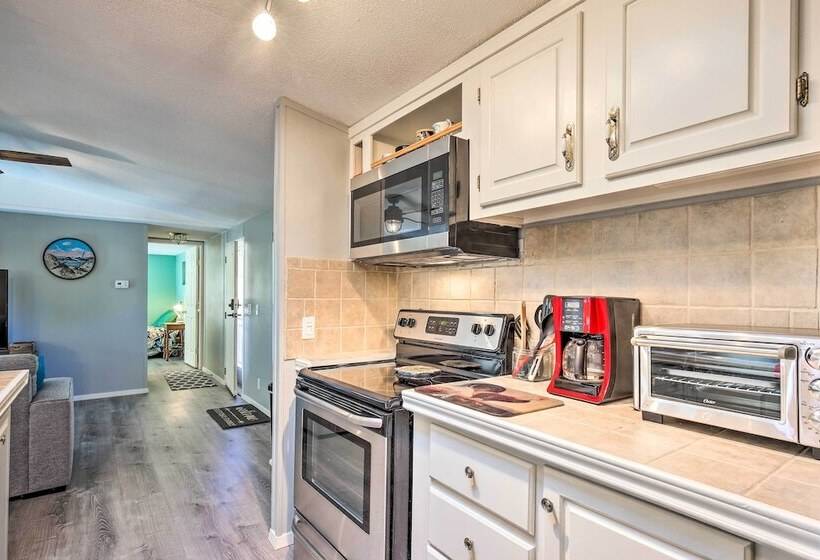 Riverfront Pipe Creek Home W/ Kayaks & Grill!