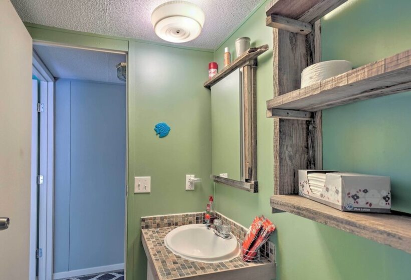 Riverfront Pipe Creek Home W/ Kayaks & Grill!