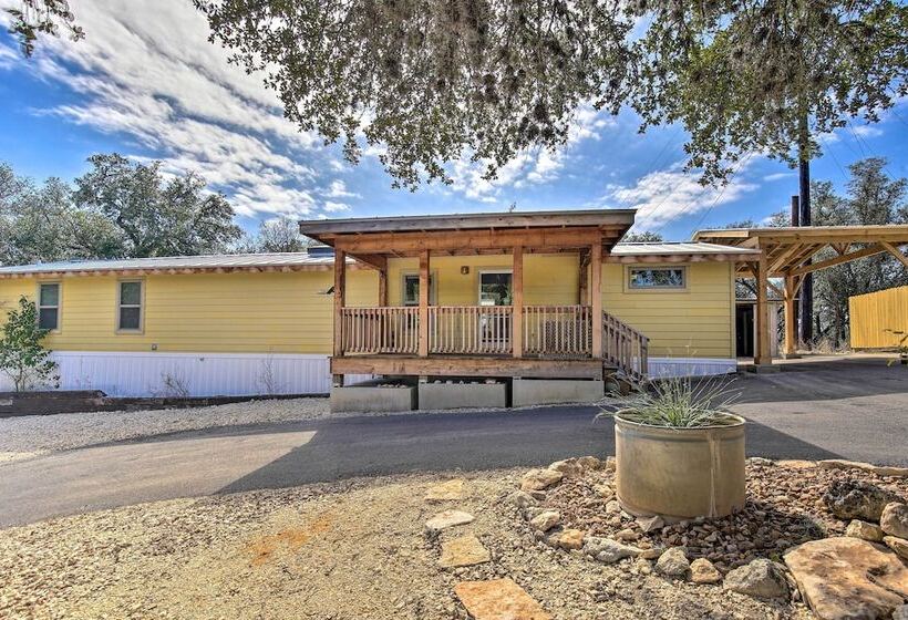 Riverfront Pipe Creek Home W/ Kayaks & Grill!