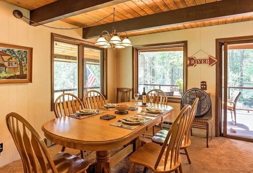 Riverside Winthrop Chalet W/ Hot Tub & 2 Decks!