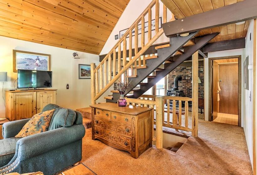 Riverside Winthrop Chalet W/ Hot Tub & 2 Decks!