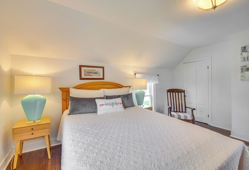 Rockland Home W/ Deck 5 Mins To Historic Downtown!