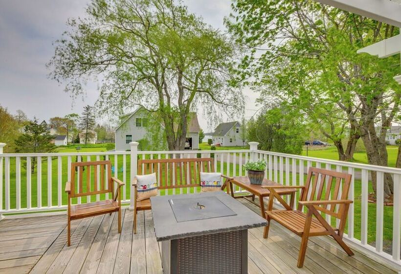 Rockland Home W/ Deck 5 Mins To Historic Downtown!