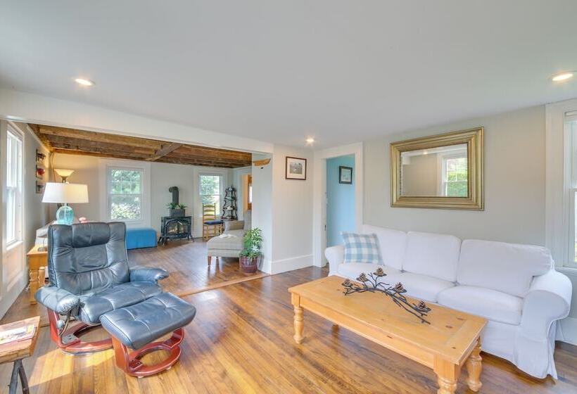 Rockland Home W/ Deck 5 Mins To Historic Downtown!