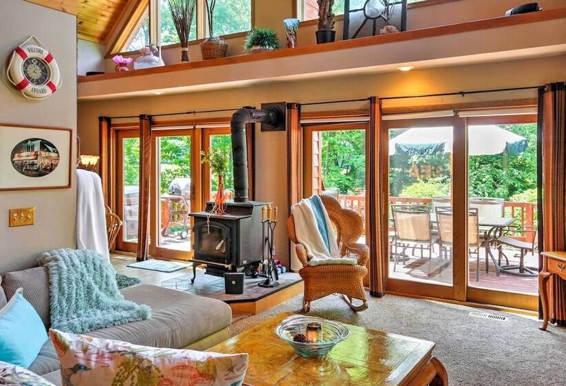 Roomy House On 2 Acres   2 Mi To Egg Harbor Beach!