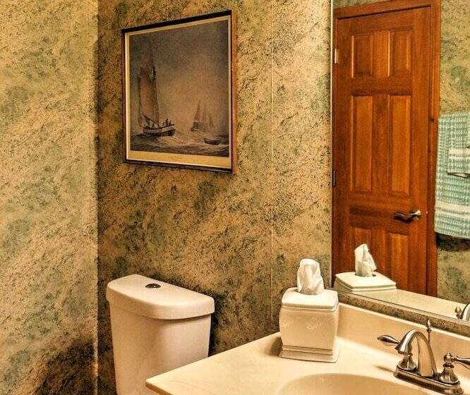 Roomy House On 2 Acres   2 Mi To Egg Harbor Beach!