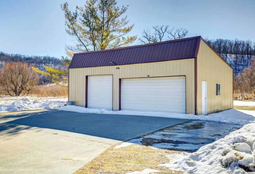 Rural Readstown House W/ Deck + Grill