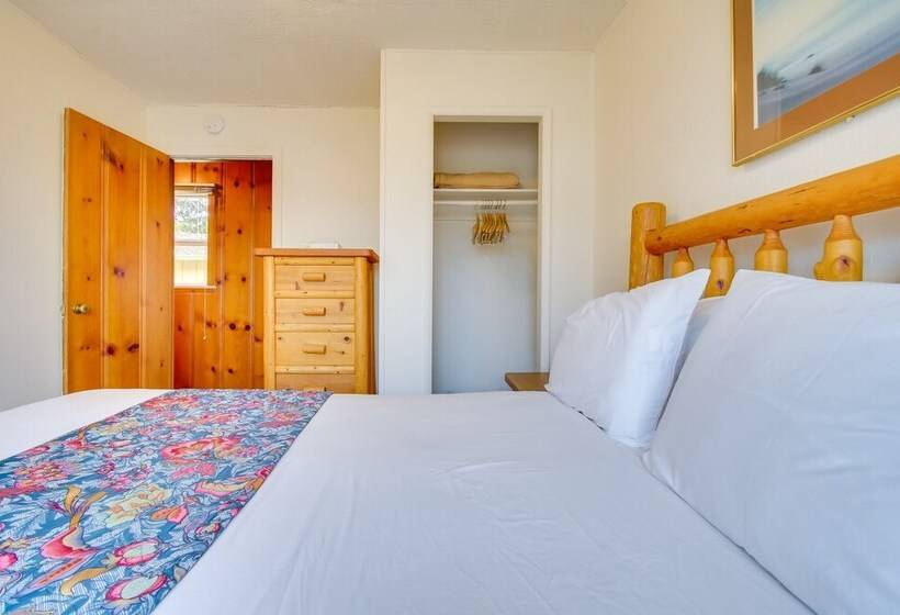 Rustic Coastal Smith River Cottage W/ Ocean Views!