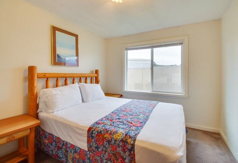 Rustic Coastal Smith River Cottage W/ Ocean Views!