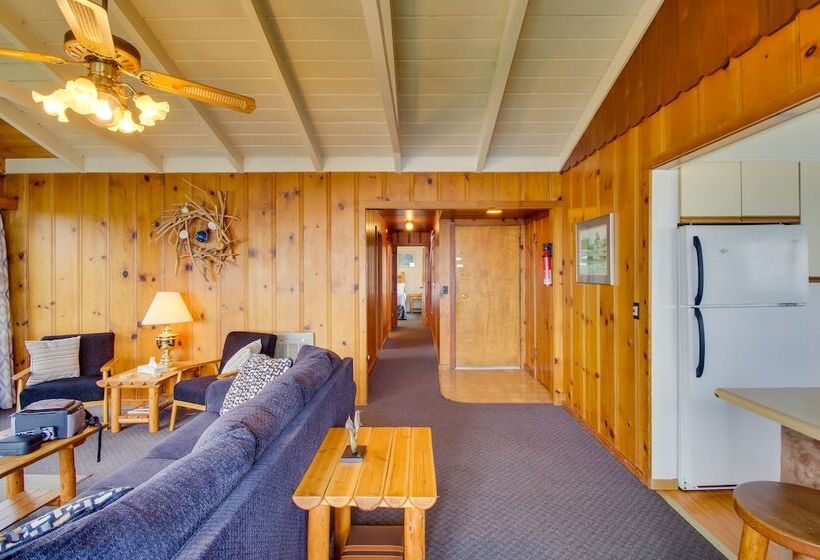 Rustic Coastal Smith River Cottage W/ Ocean Views!